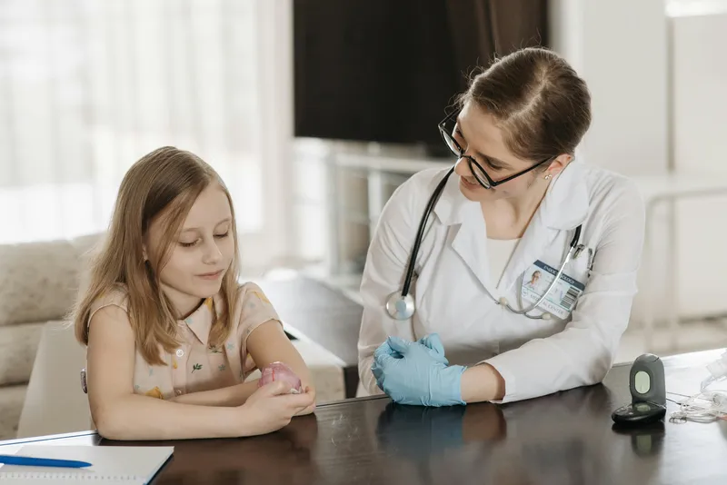 Child talking with psychologist in a calm and welcoming environment