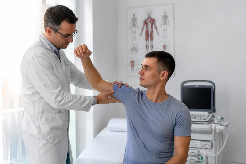 Shoulder orthopaedic consultation in Poland for a patient travelling from Ireland