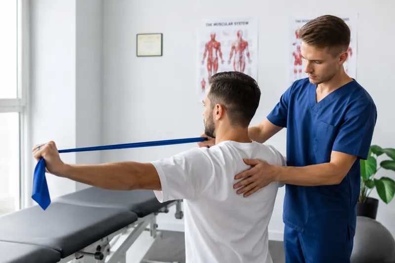 Shoulder specialist reviewing MRI and treatment options with a patient in Poland